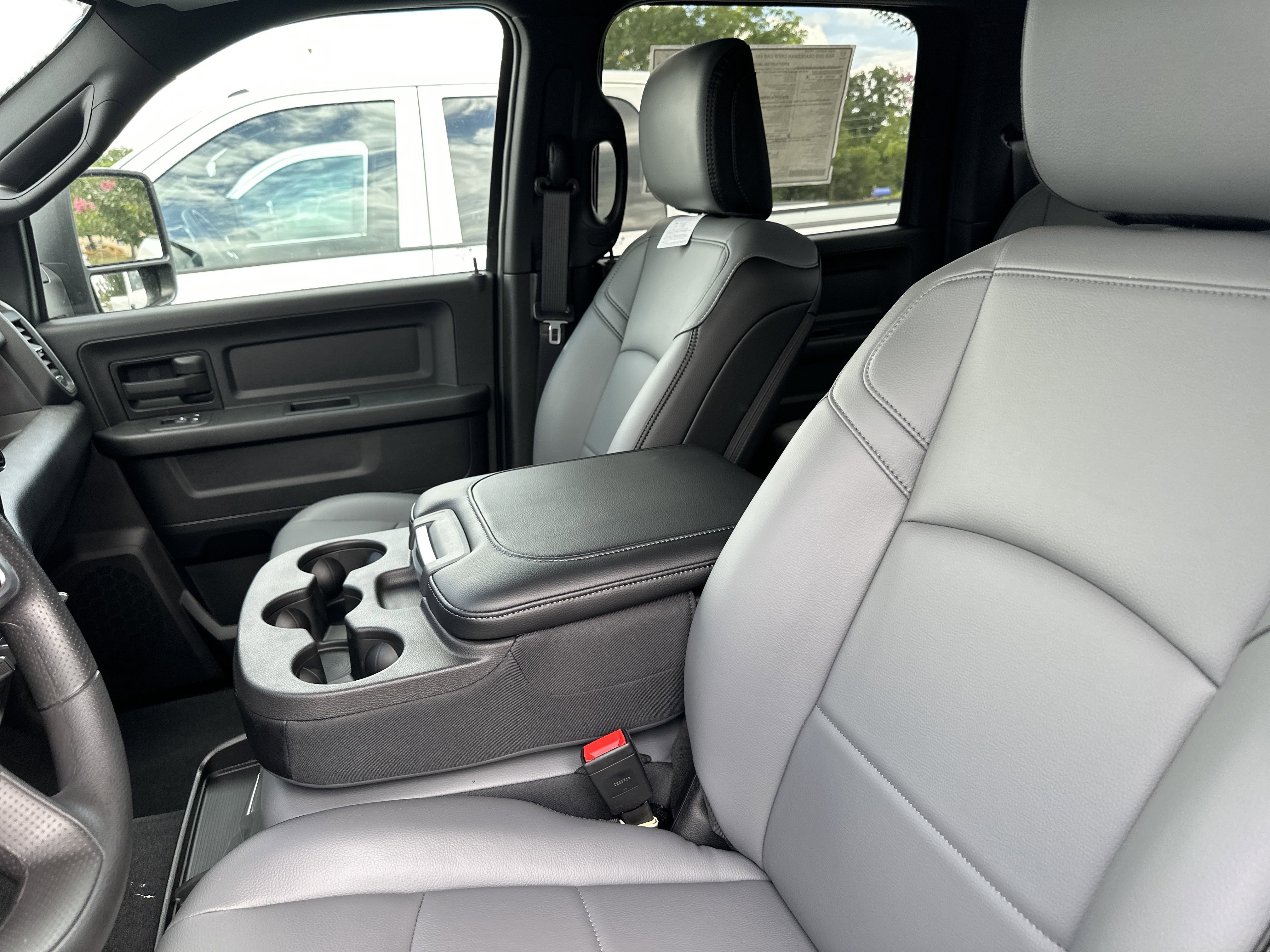 2025 Ram 2500 Tradesman Image 11 of 31