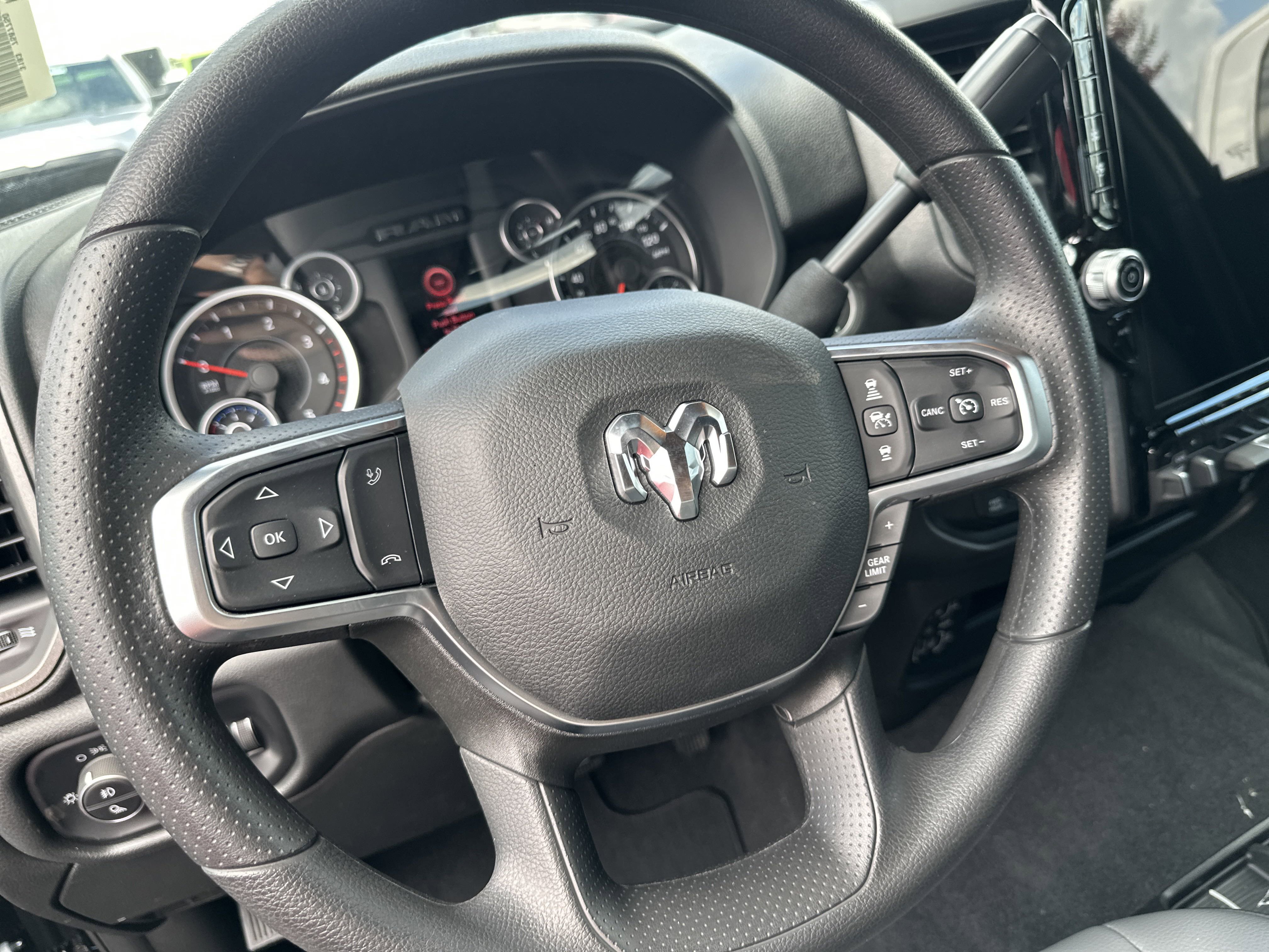 2025 Ram 2500 Tradesman Image 16 of 31