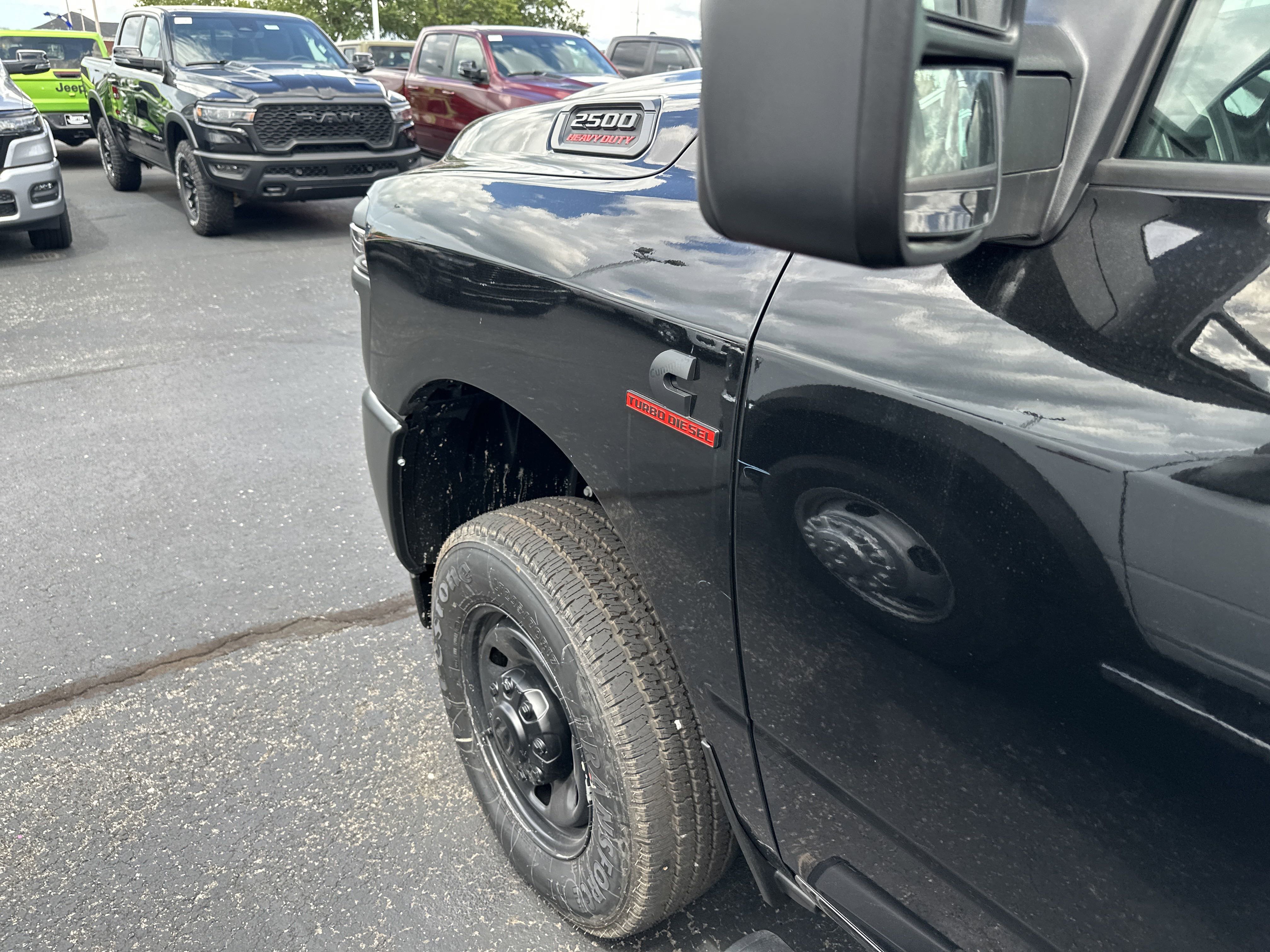 2025 Ram 2500 Tradesman Image 4 of 31