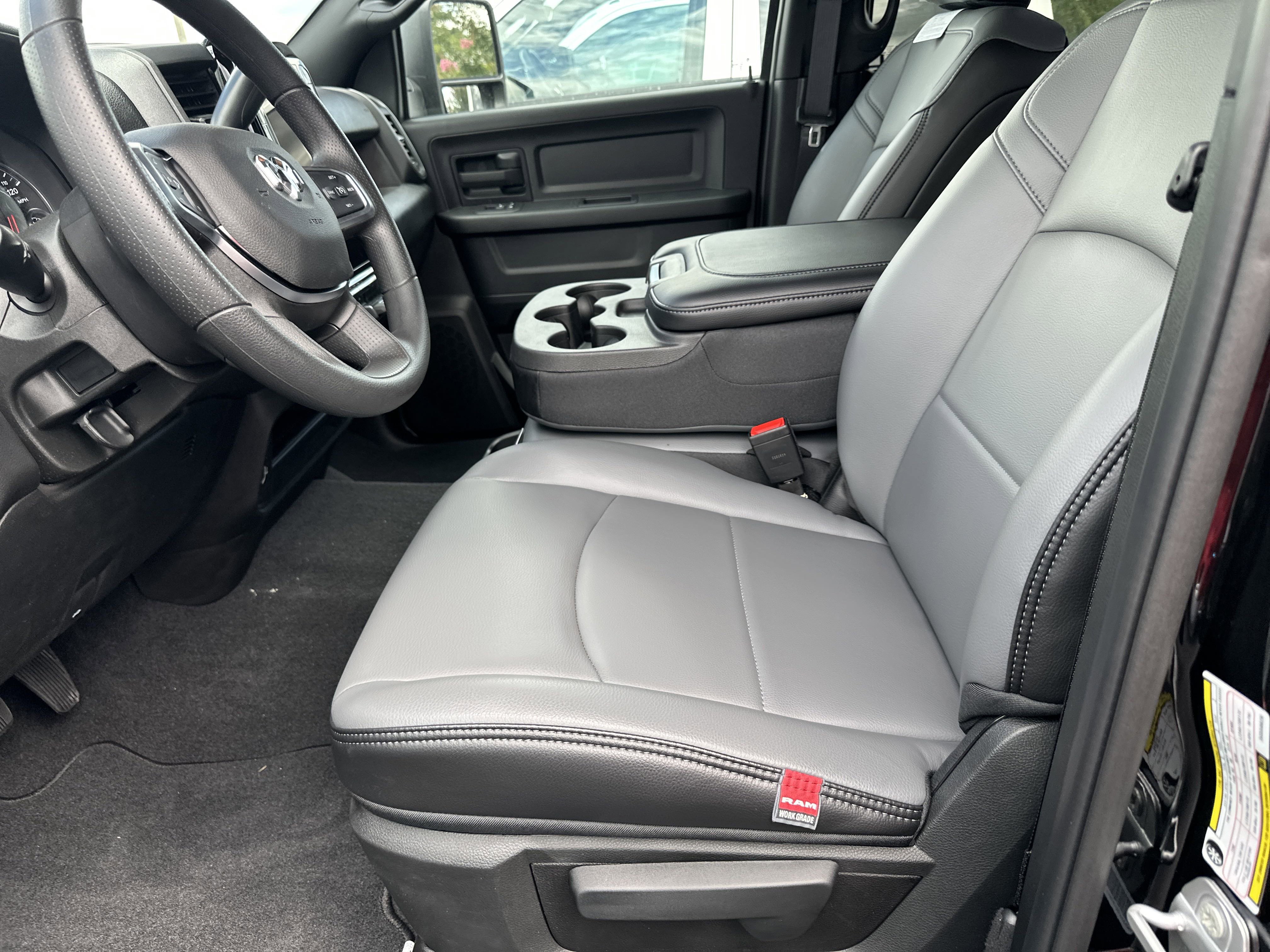 2025 Ram 2500 Tradesman Image 10 of 31