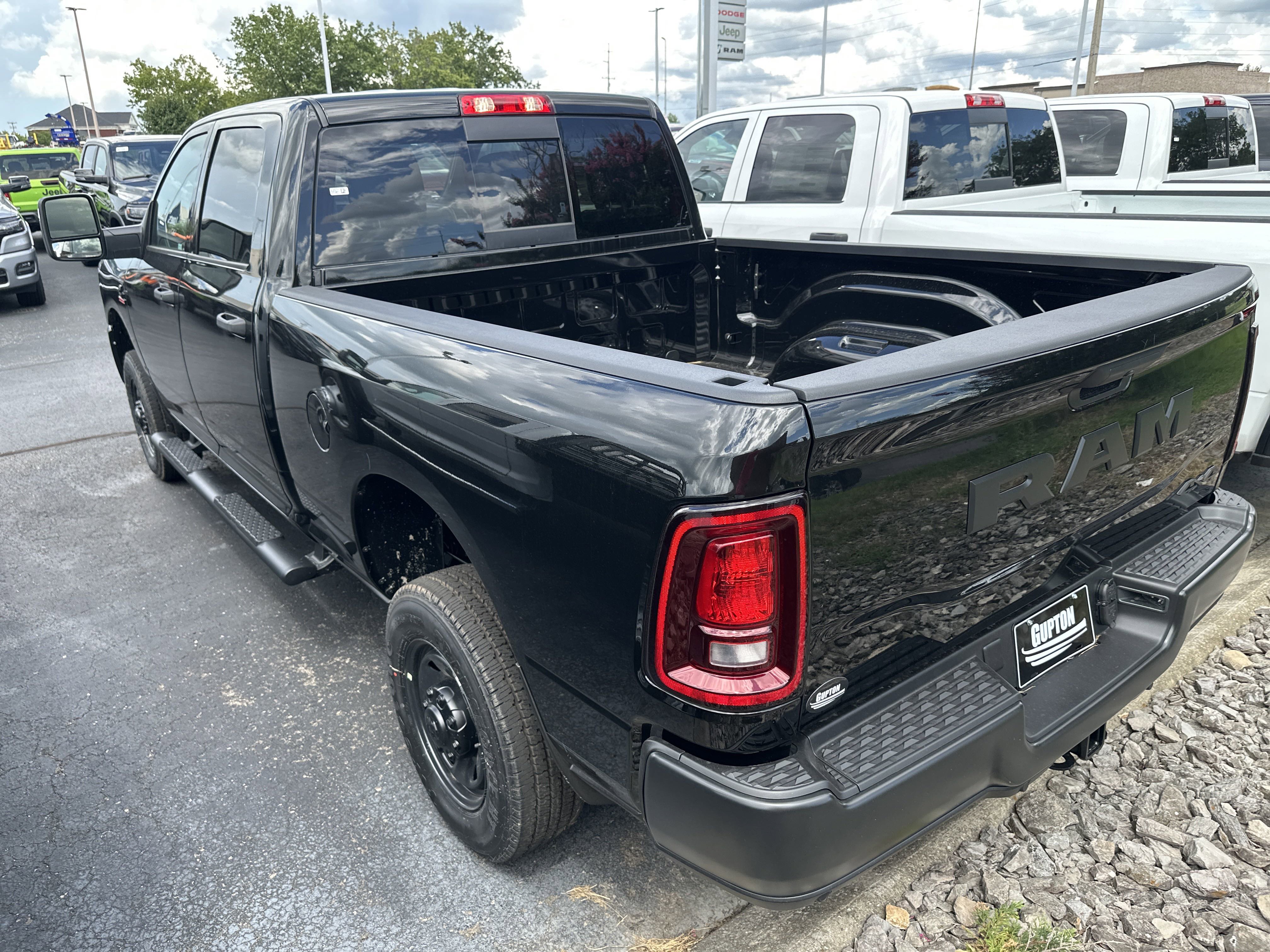 2025 Ram 2500 Tradesman Image 6 of 31