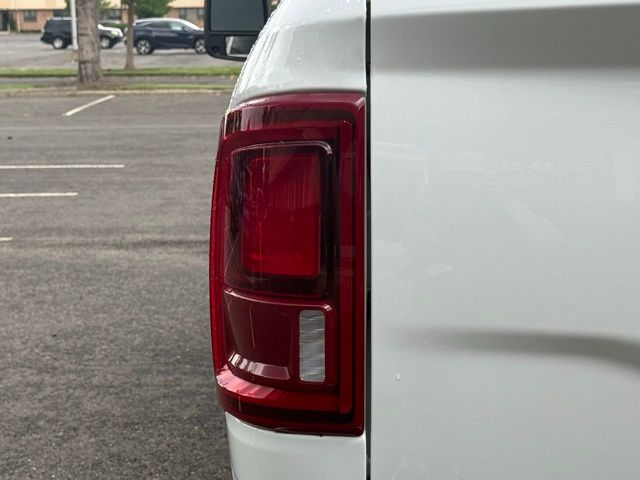 Vehicle image 19 of 23