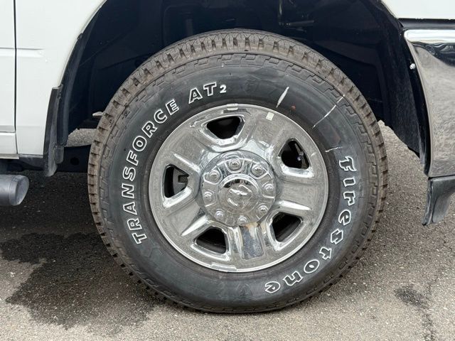 Vehicle image 9 of 23
