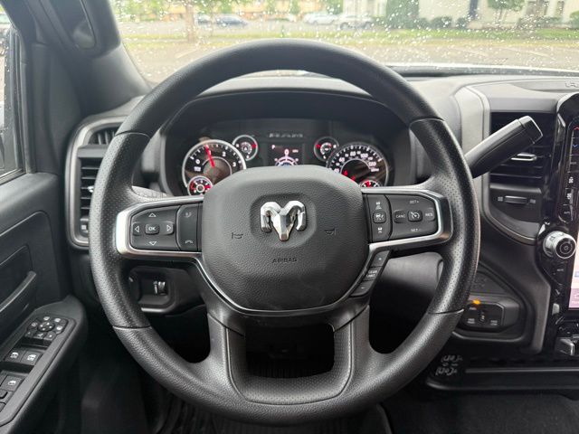 Vehicle image 17 of 23