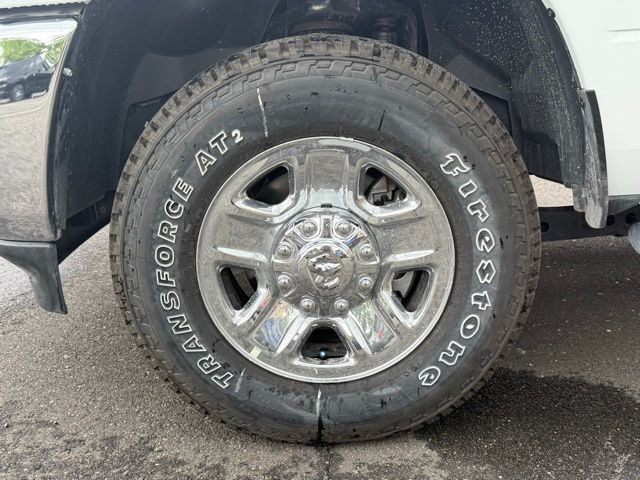 Vehicle image 11 of 23