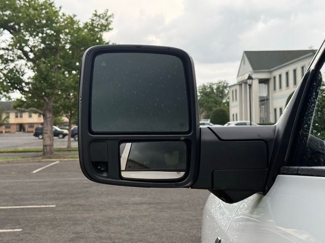 Vehicle image 20 of 23