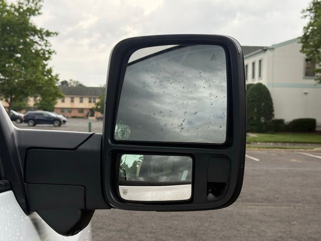 Vehicle image 21 of 23