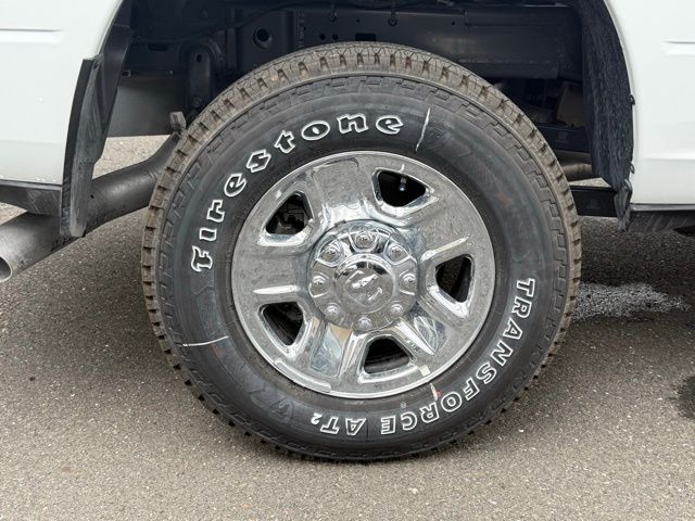 Vehicle image 10 of 23