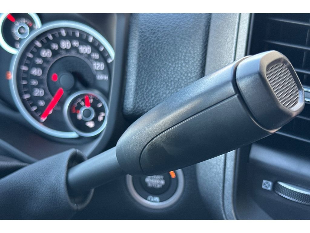 Vehicle image 17 of 22