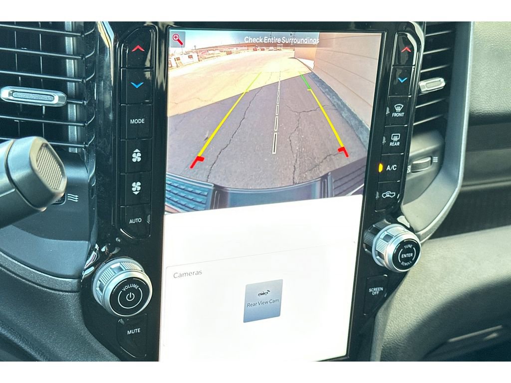 Vehicle image 15 of 22