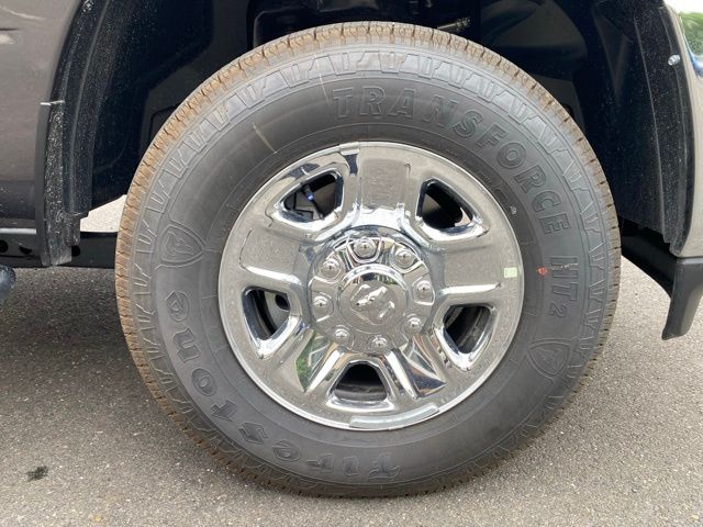 Vehicle image 13 of 24