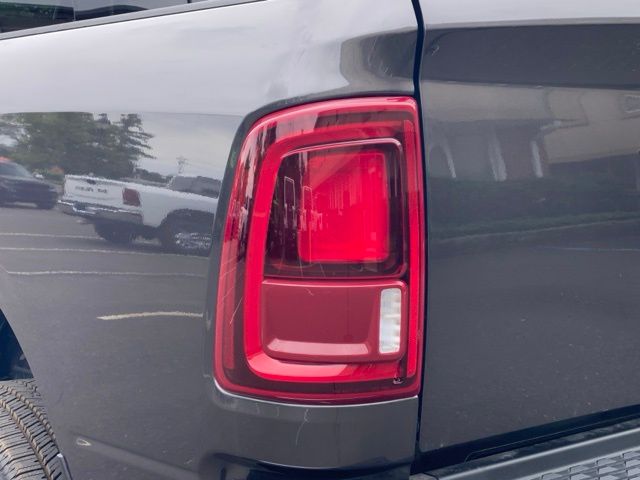 Vehicle image 23 of 24