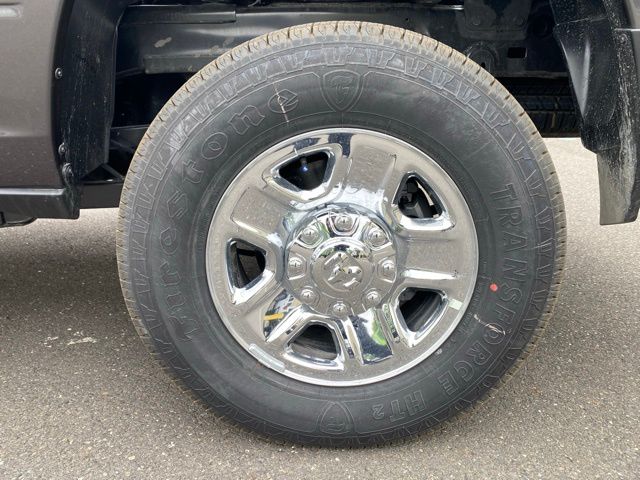 Vehicle image 10 of 24