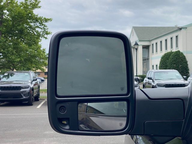 Vehicle image 21 of 24