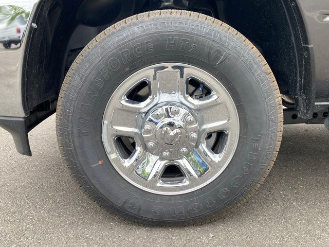 Vehicle image 11 of 24