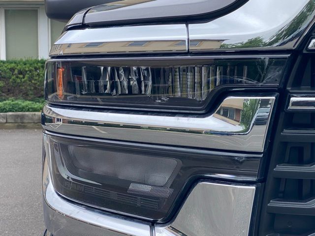 Vehicle image 22 of 24