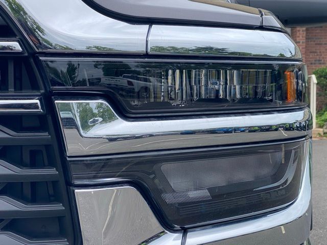Vehicle image 15 of 24