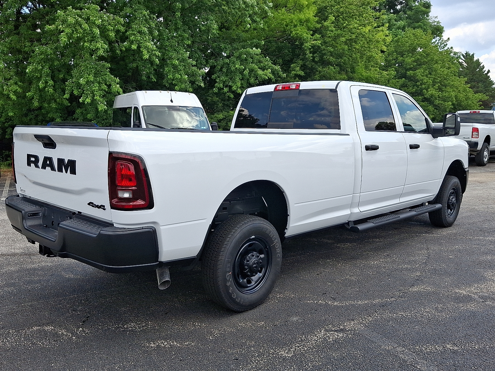 Vehicle image 5 of 21