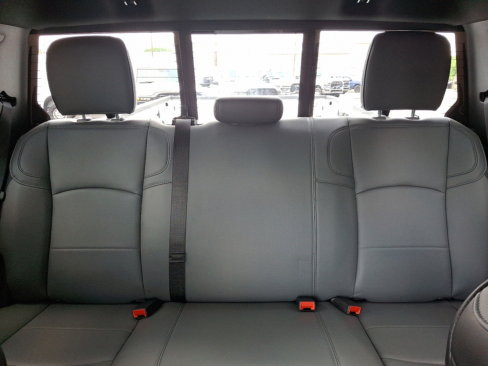 Vehicle image 14 of 21