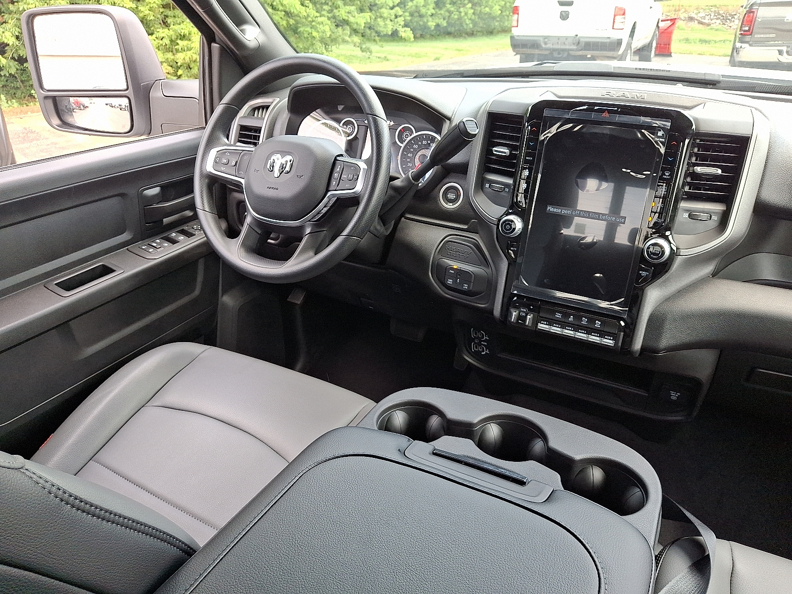 Vehicle image 17 of 21
