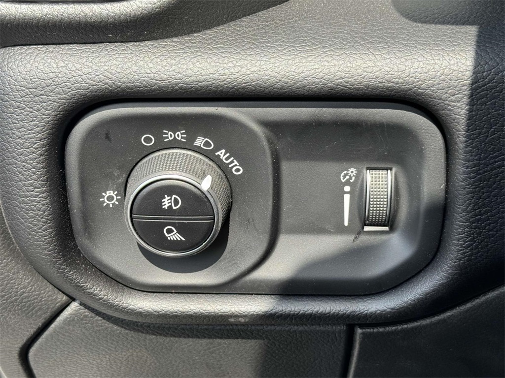 Vehicle image 22 of 30
