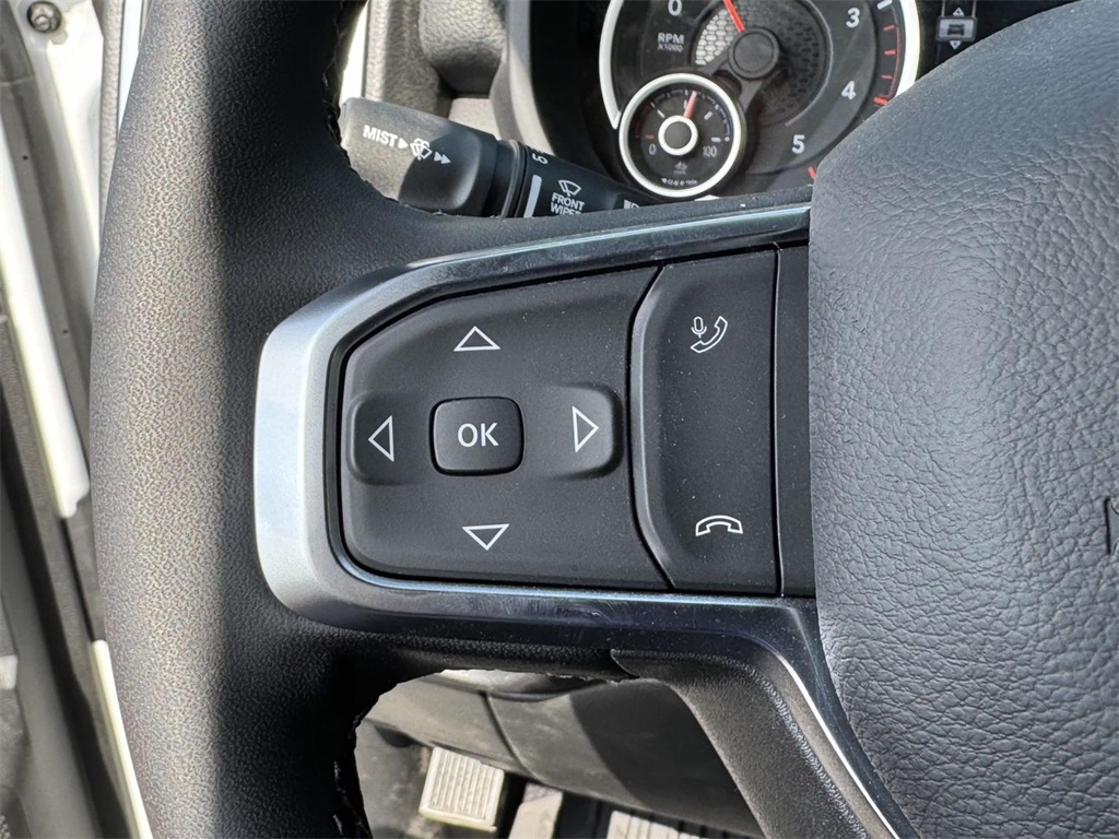 Vehicle image 25 of 30