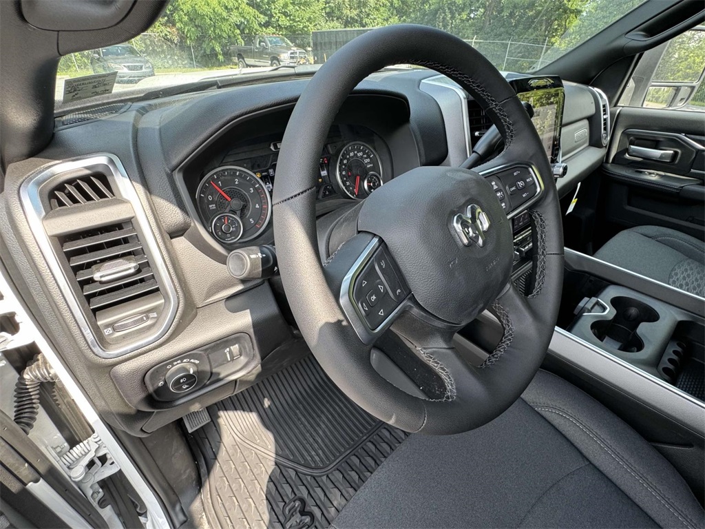 Vehicle image 15 of 30