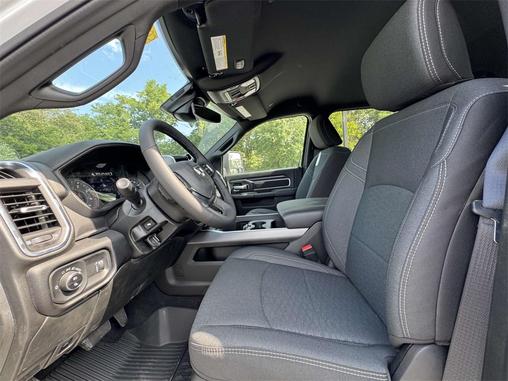 Vehicle image 13 of 30