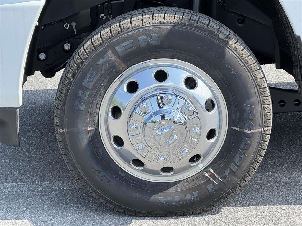 Vehicle image 9 of 30