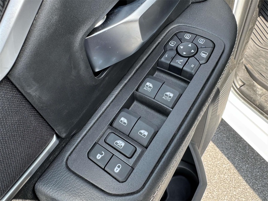 Vehicle image 26 of 30