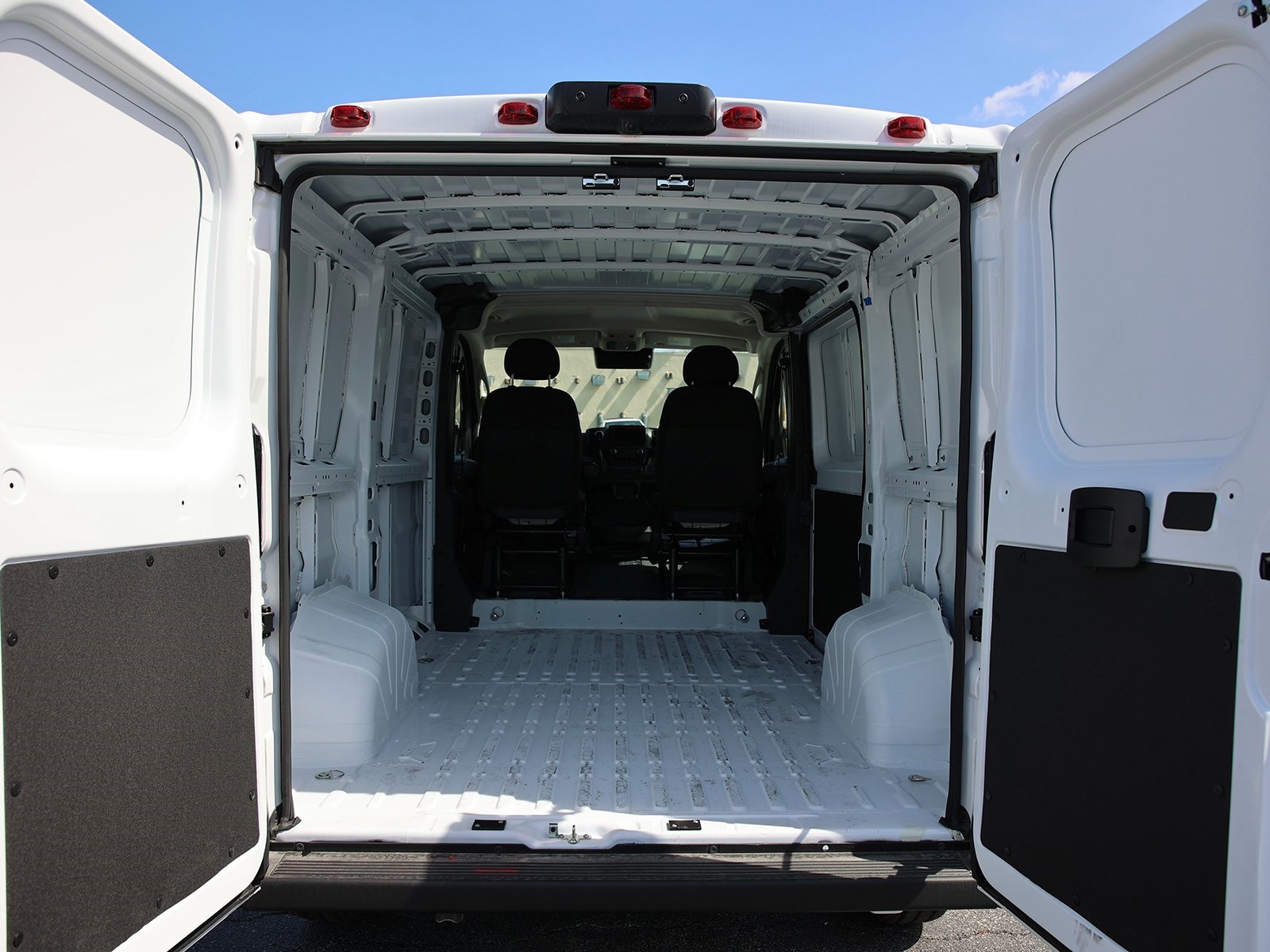 Vehicle image 13 of 31