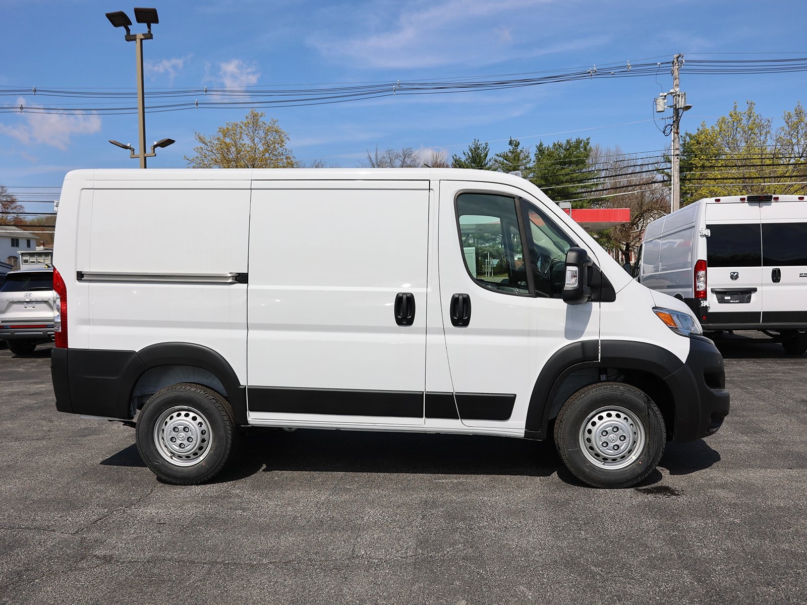 Vehicle image 4 of 31