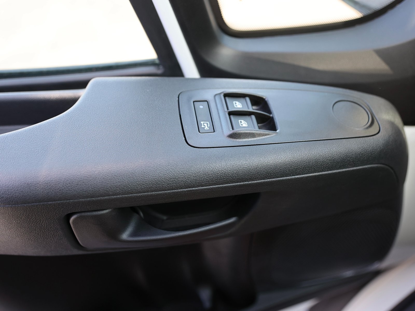 Vehicle image 27 of 31