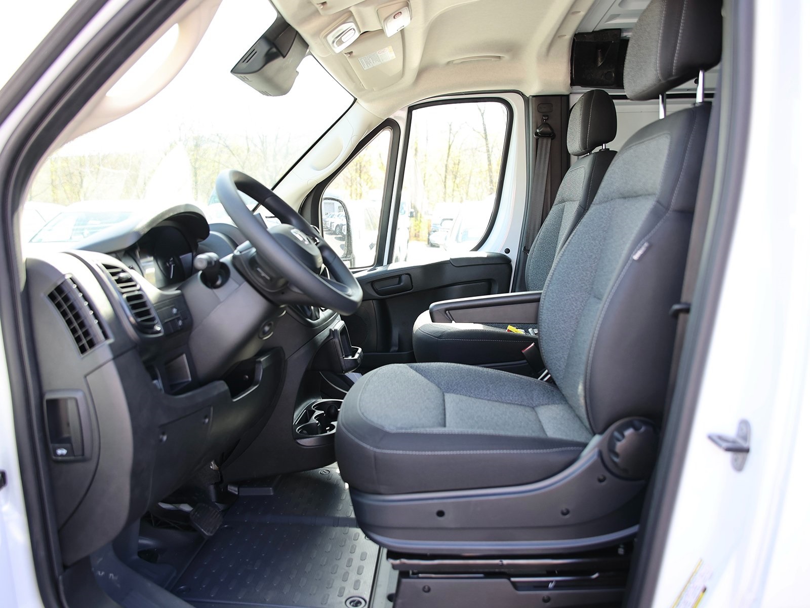 Vehicle image 15 of 31