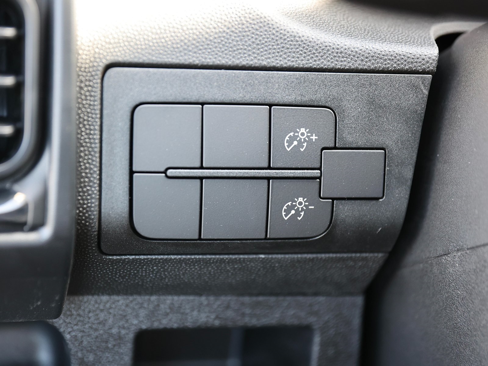 Vehicle image 25 of 31