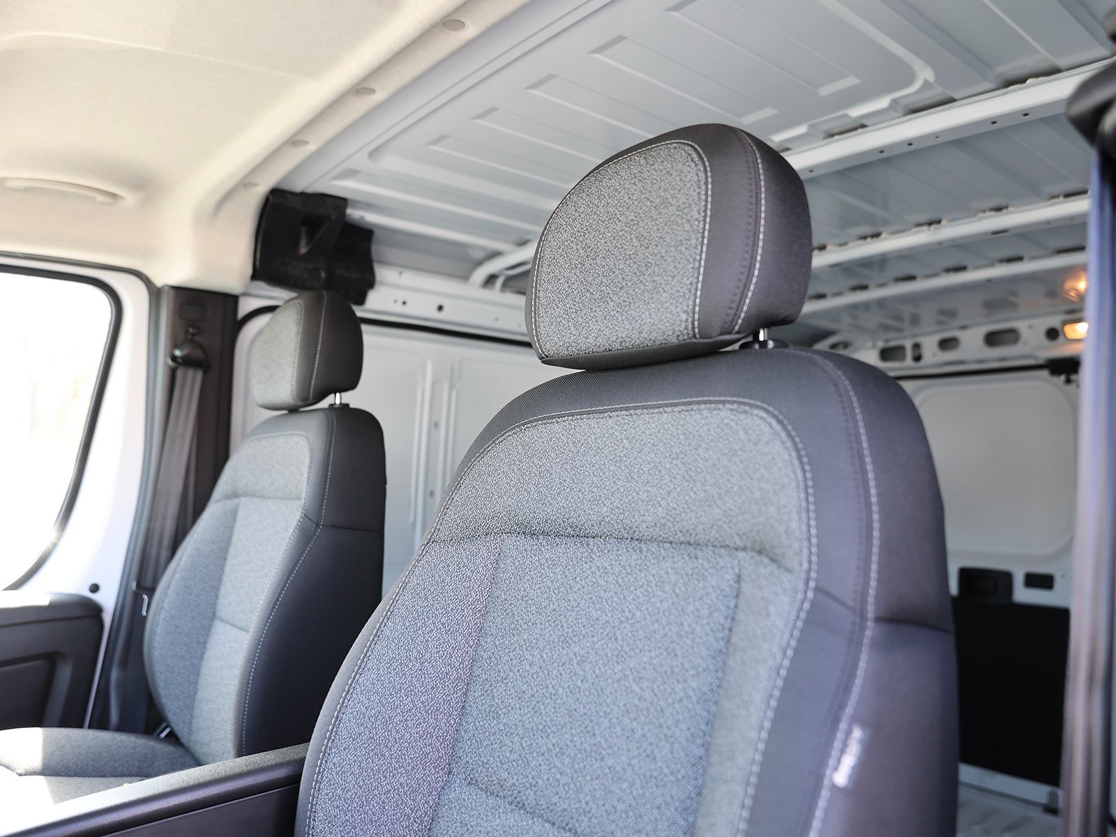Vehicle image 16 of 31