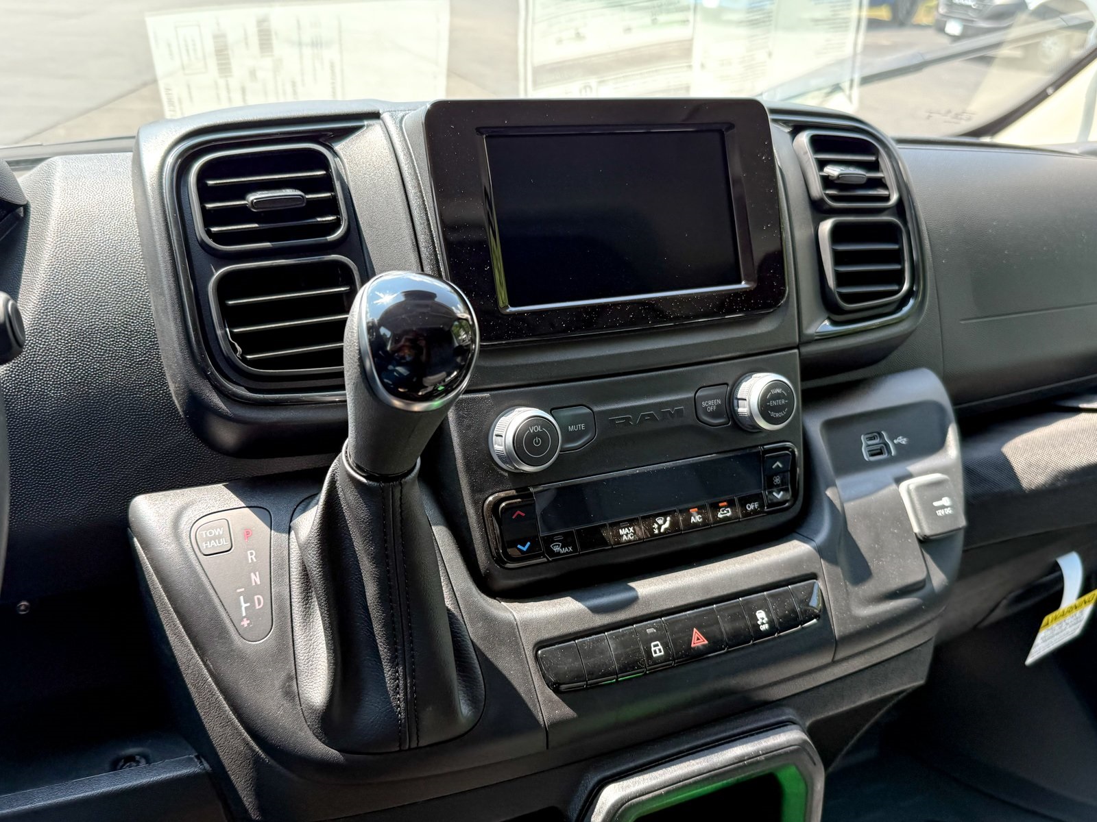 Vehicle image 17 of 31