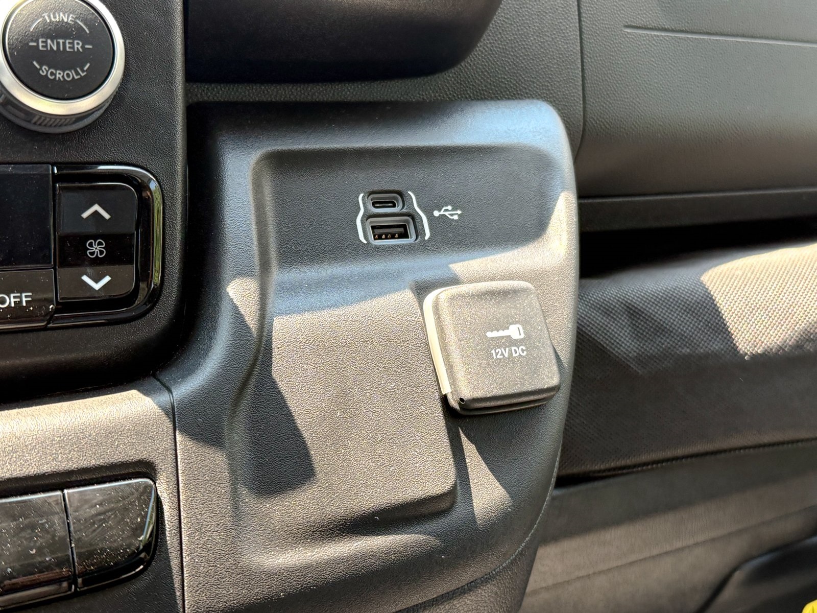 Vehicle image 19 of 31
