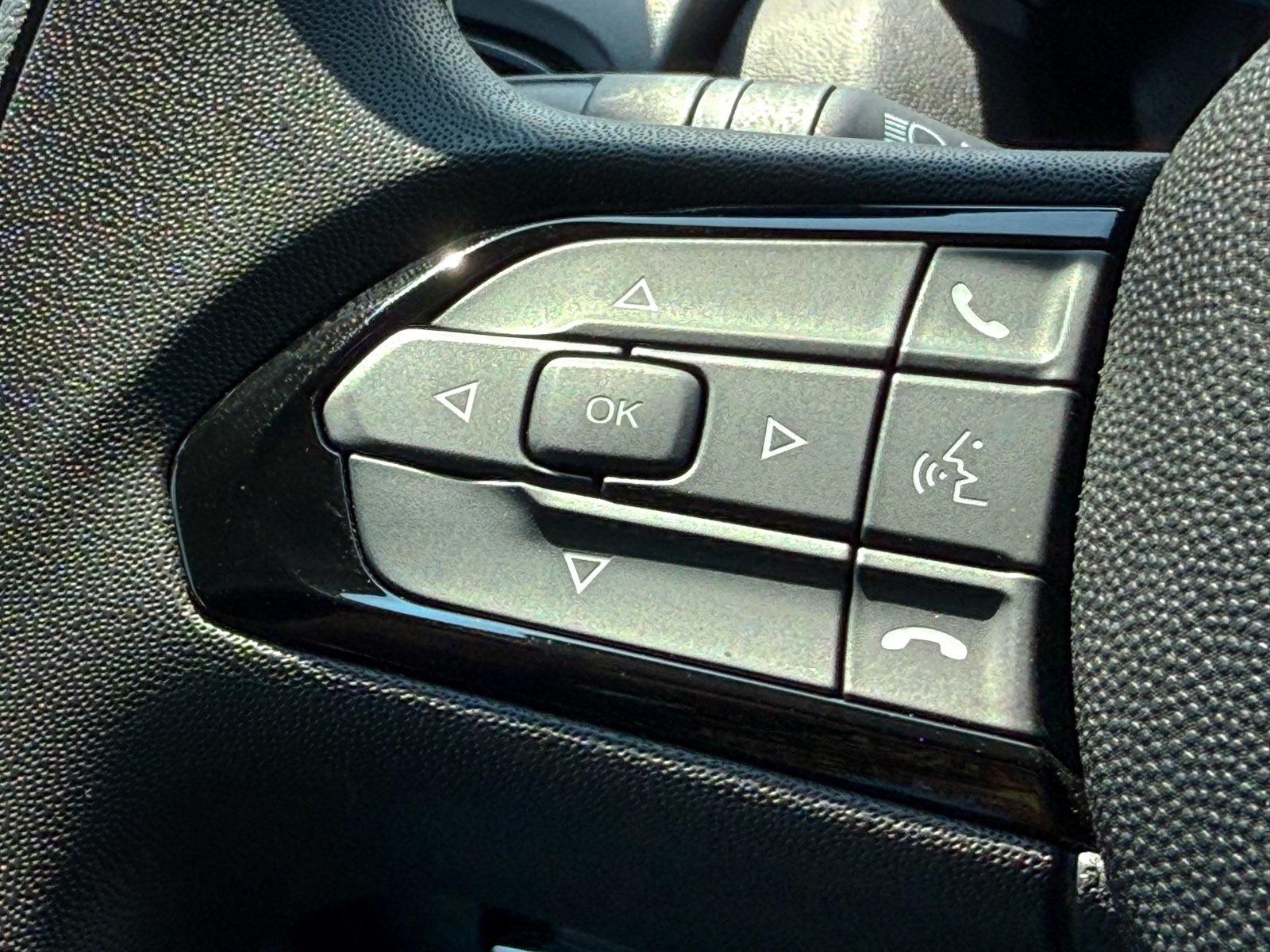 Vehicle image 21 of 31