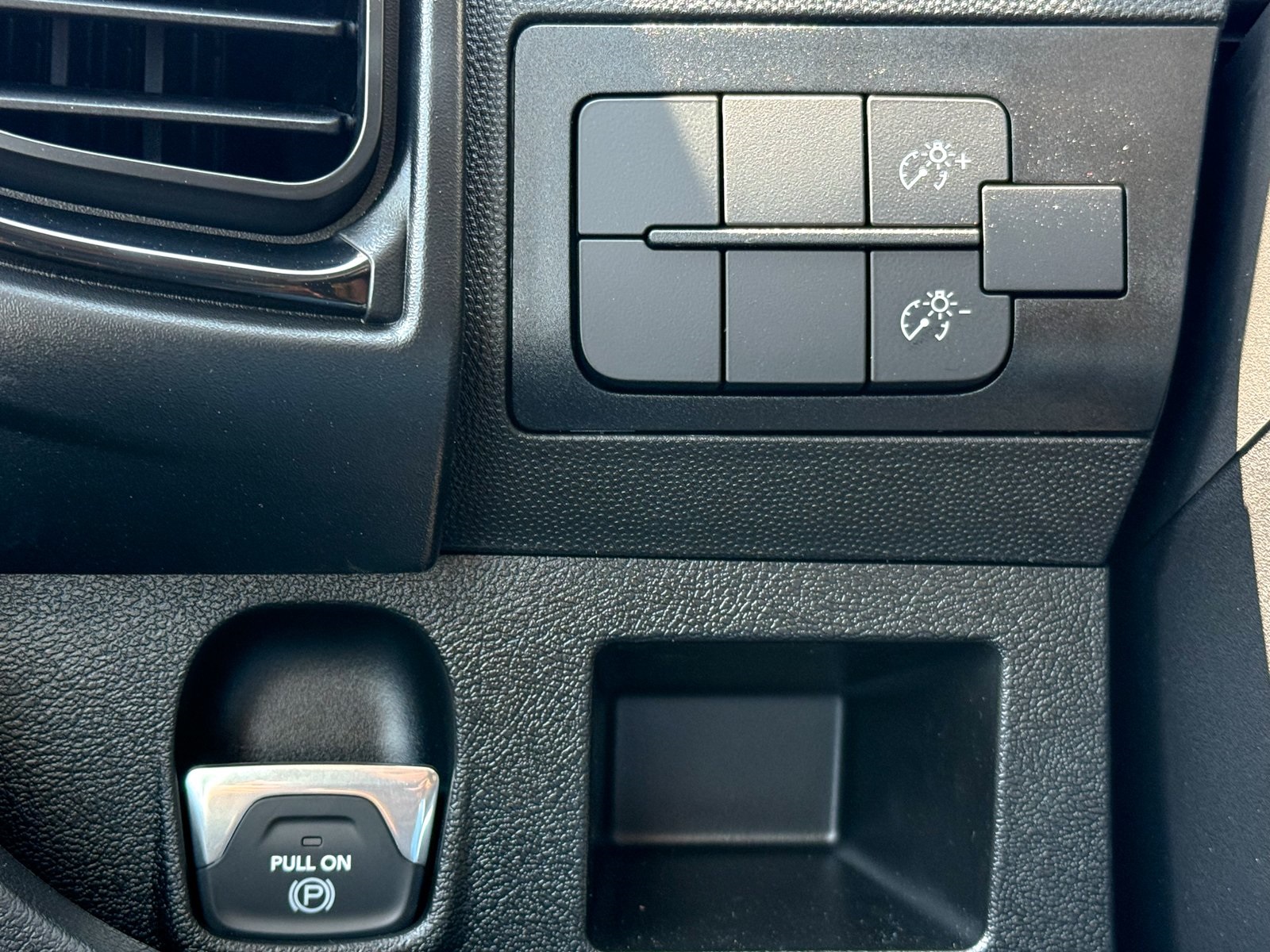 Vehicle image 24 of 31
