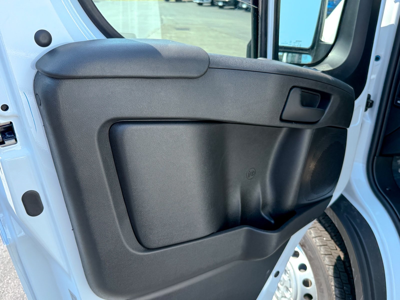 Vehicle image 9 of 31