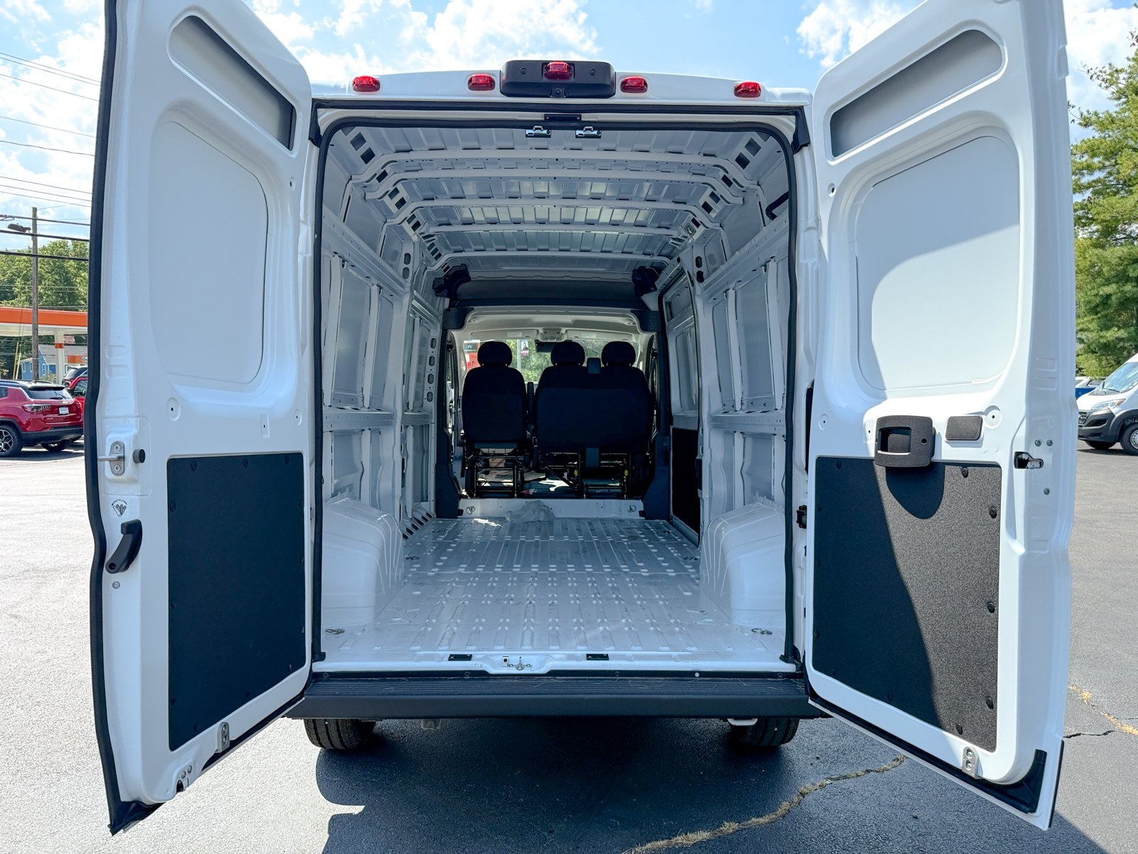 Vehicle image 29 of 31