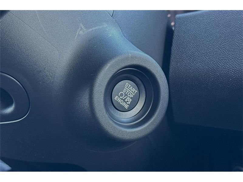 Vehicle image 17 of 20