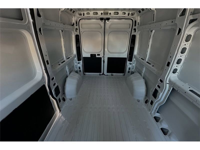 Vehicle image 10 of 20