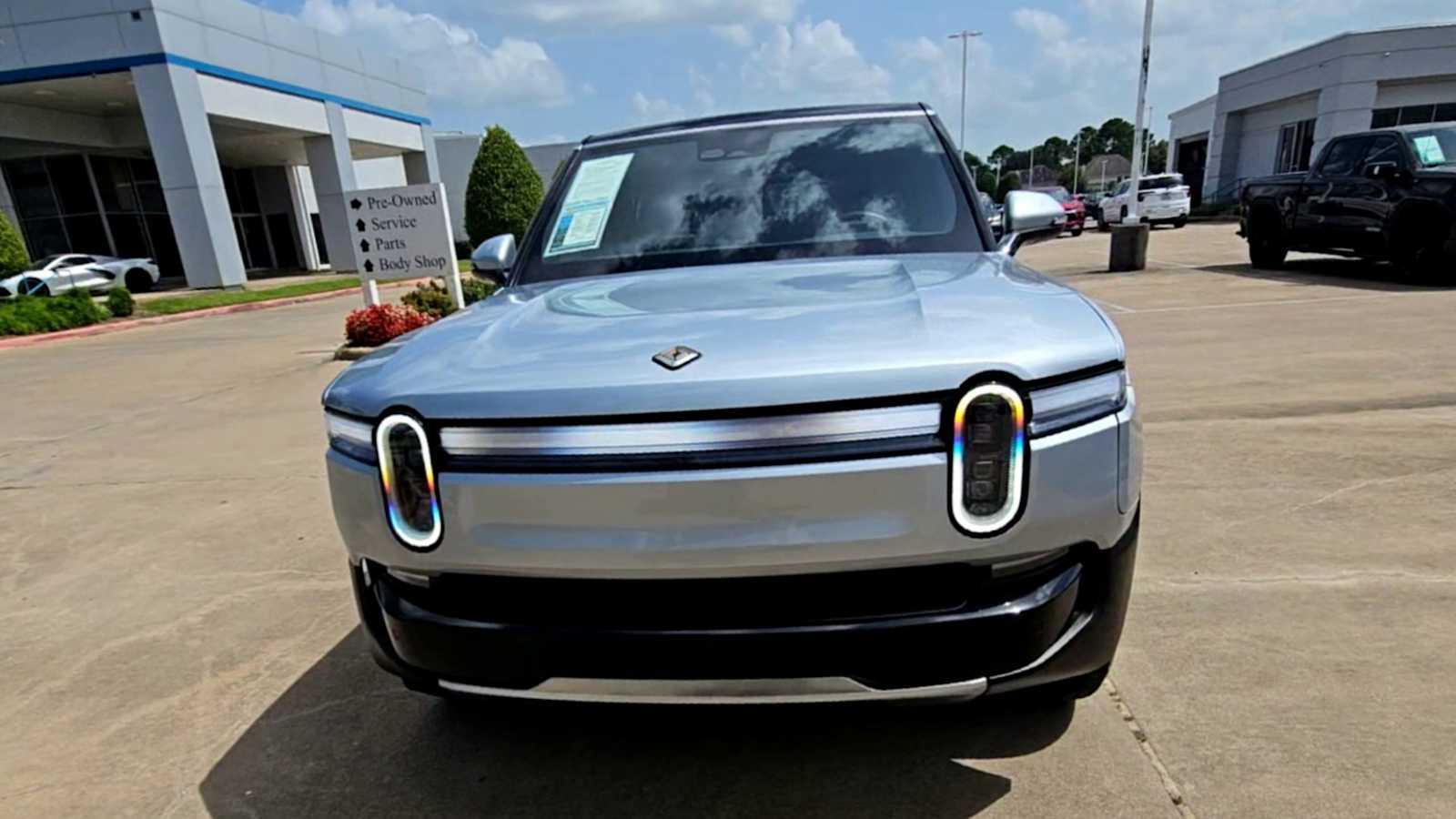 2025 Rivian R1S Adventure Image 3 of 35