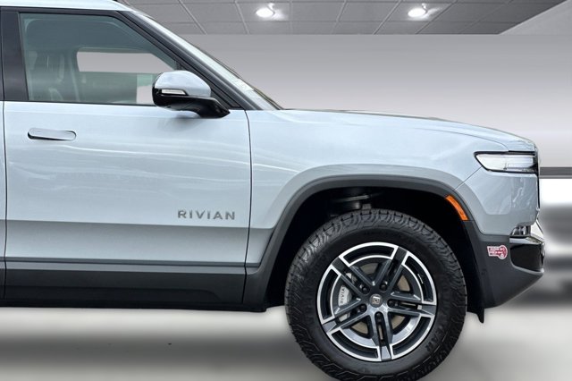2025 Rivian R1T Adventure Image 10 of 35