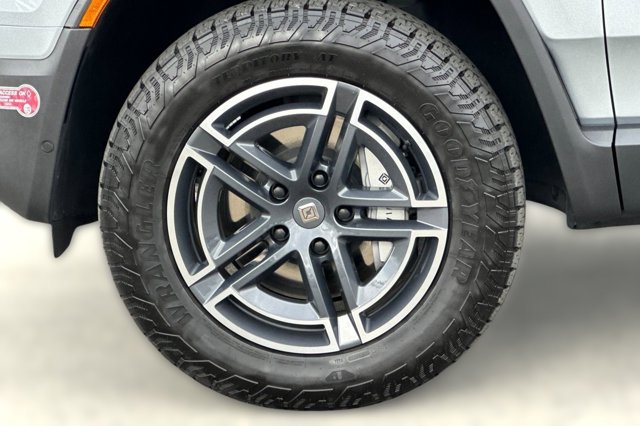 2025 Rivian R1T Adventure Image 9 of 35