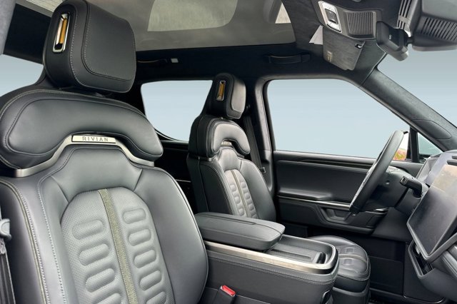 2025 Rivian R1T Adventure Image 11 of 35