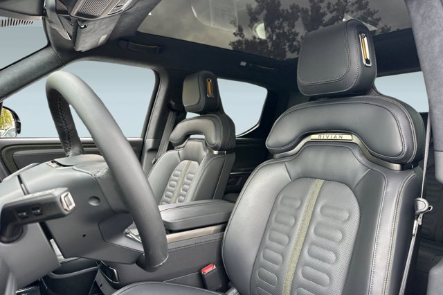 2025 Rivian R1T Adventure Image 13 of 35