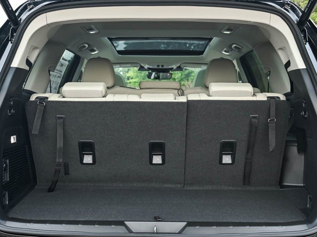 2025 Subaru Ascent Limited Image 6 of 26